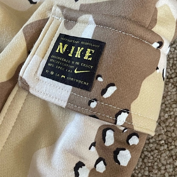 NWT!! Nike Oversized Fit Mid Rise Jogger Desert Camo Print Size XL Bin 214 - Picture 10 of 10